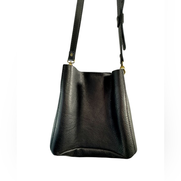 Portland Leather Butterfly Bucket Bag in Pebbled Black Leather - Picture 3 of 8